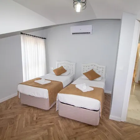 Villa Kayapark 4+1 Villa, Oezel Havuzlu,